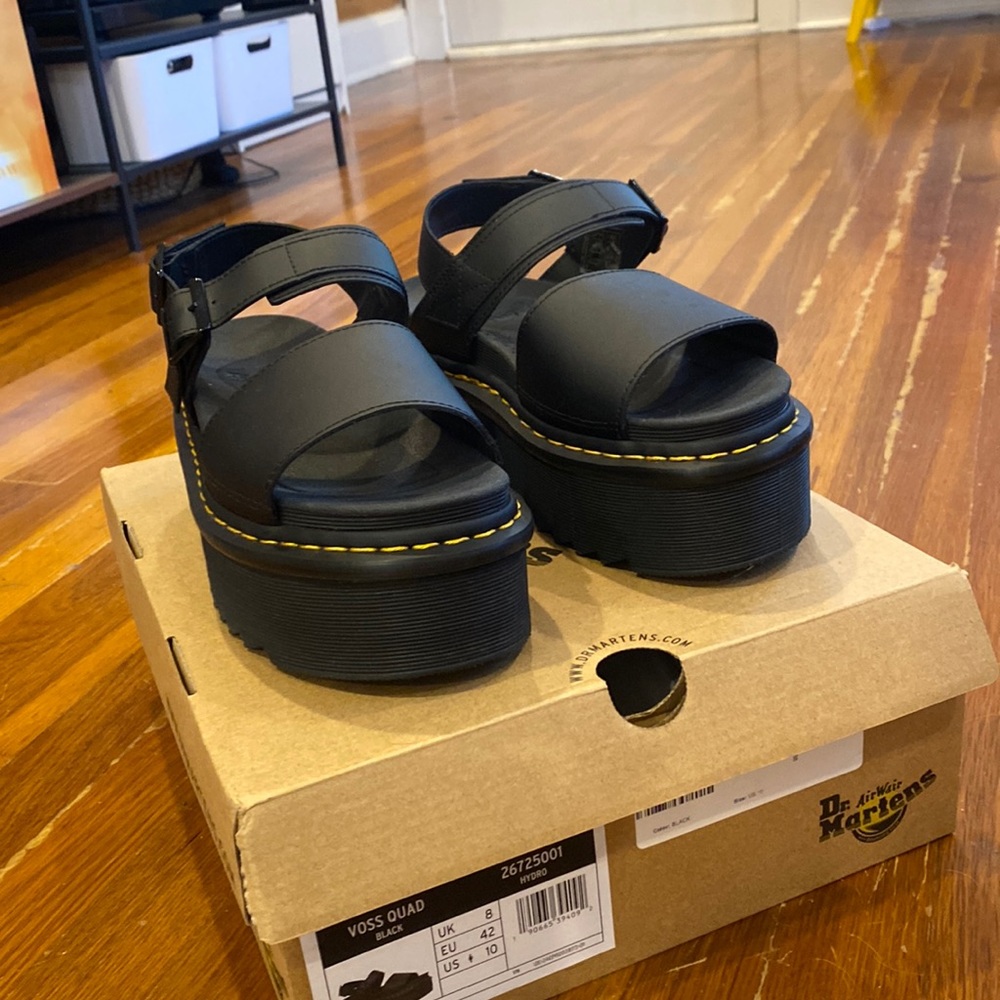 Size 10 women’s dr. Marten Voss quad platform sandals